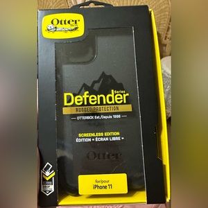 NWT otterbox defender for iPhone 11. Black, rugged plastic phone case with clip